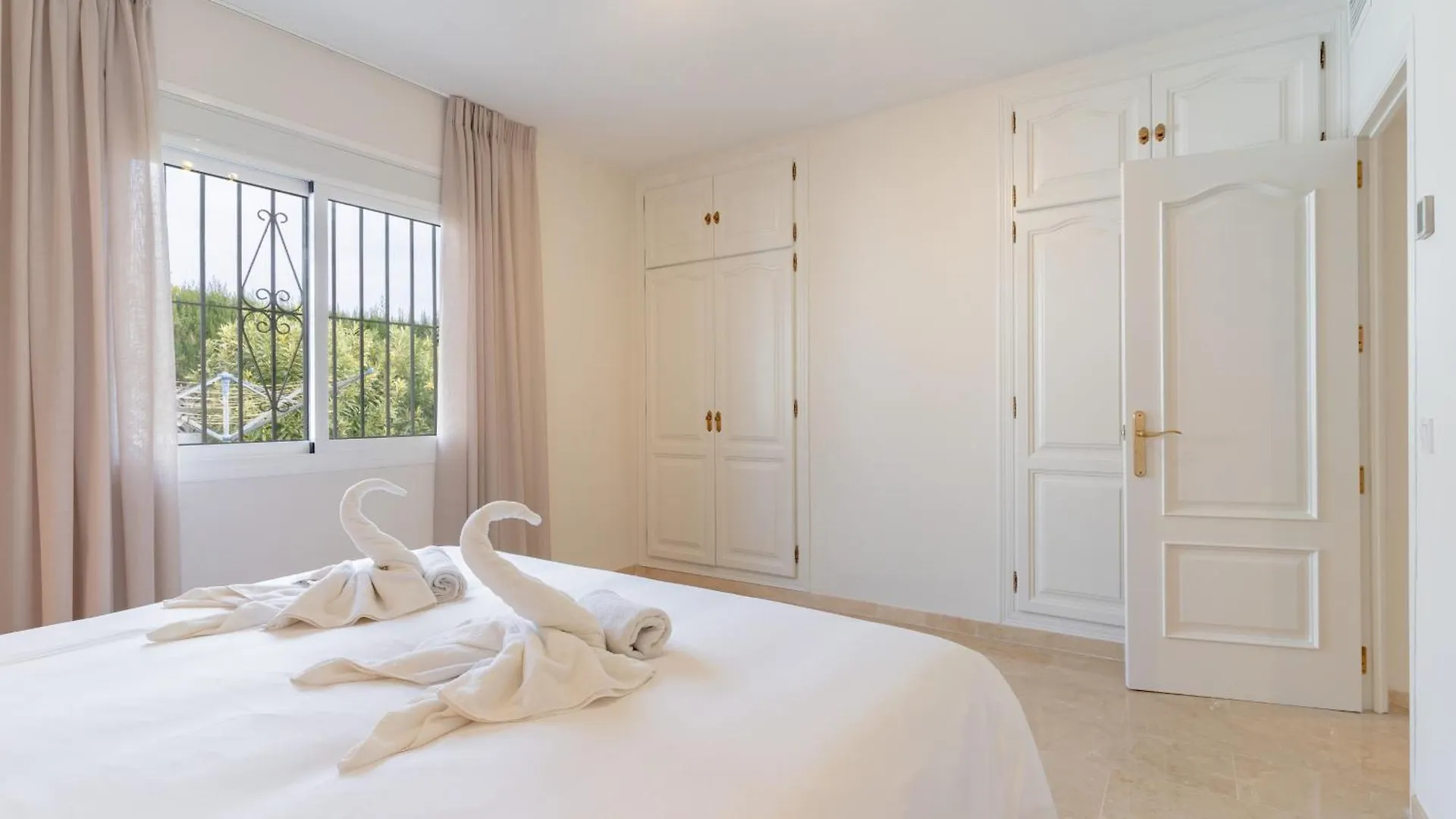 2421 Villa Joya De Guadalupe Manilva Spain